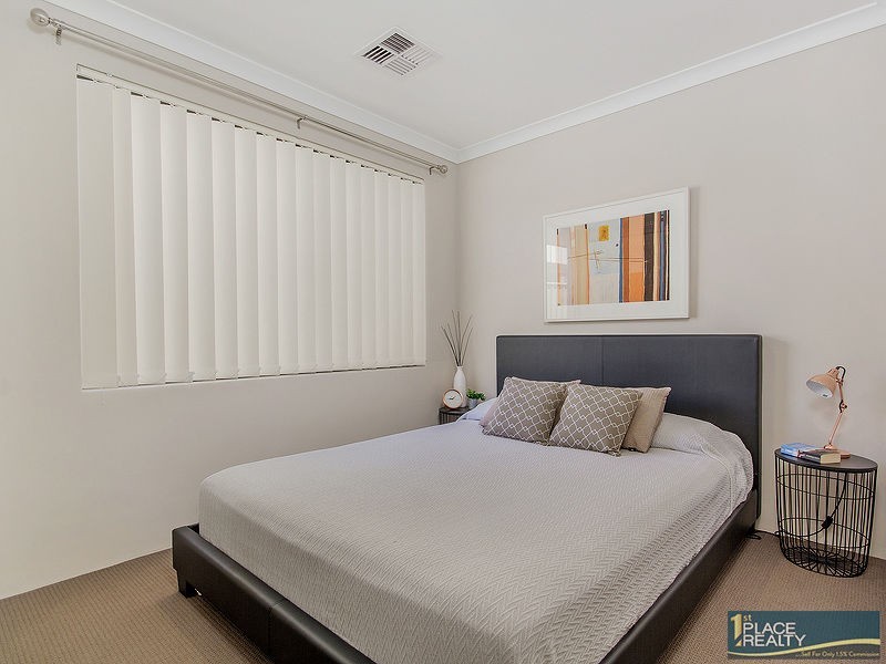 33 Lascelles Circus, Lakelands WA 6180