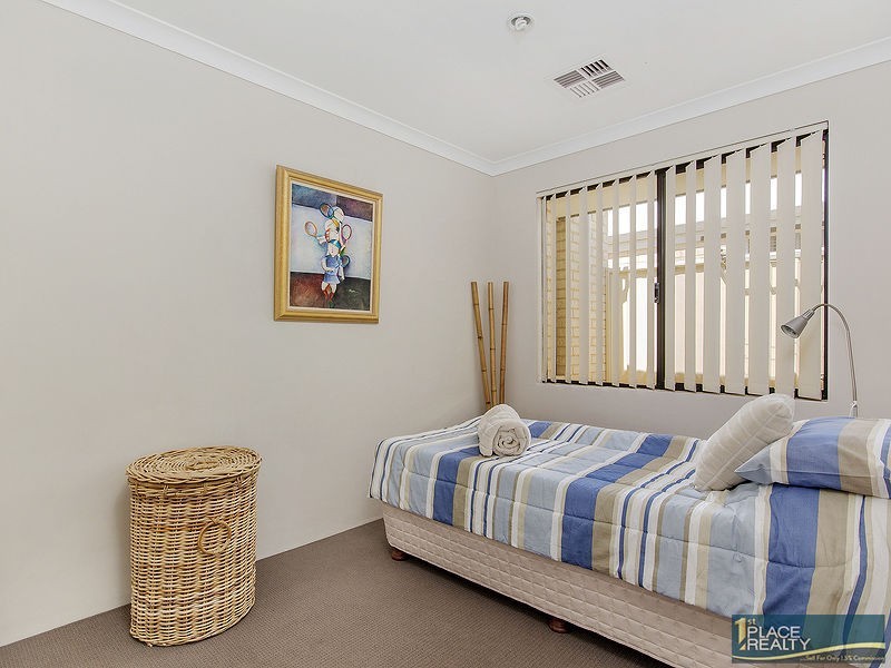 33 Lascelles Circus, Lakelands WA 6180