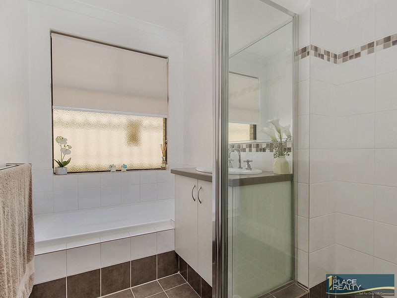 33 Lascelles Circus, Lakelands WA 6180