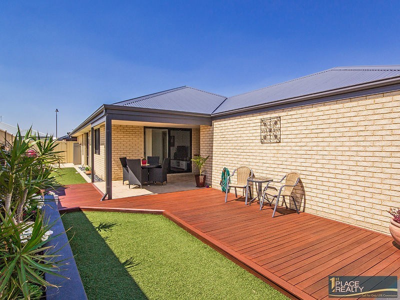 33 Lascelles Circus, Lakelands WA 6180