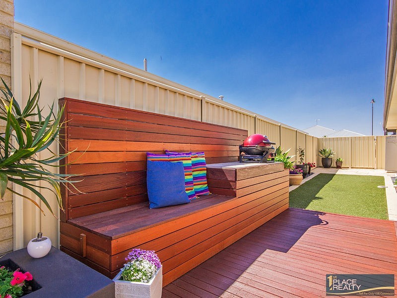 33 Lascelles Circus, Lakelands WA 6180