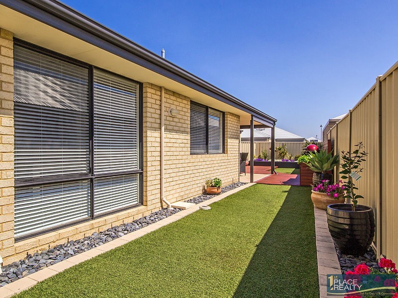 33 Lascelles Circus, Lakelands WA 6180