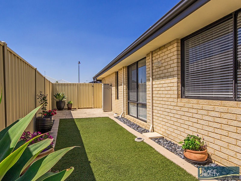 33 Lascelles Circus, Lakelands WA 6180