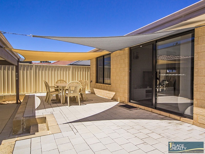 15 Payanna Grange, Lakelands WA 6180