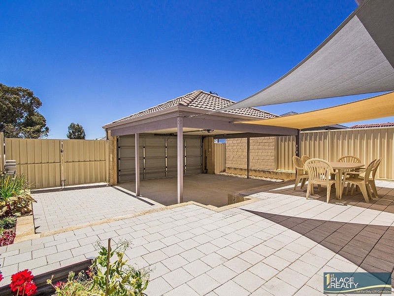 15 Payanna Grange, Lakelands WA 6180
