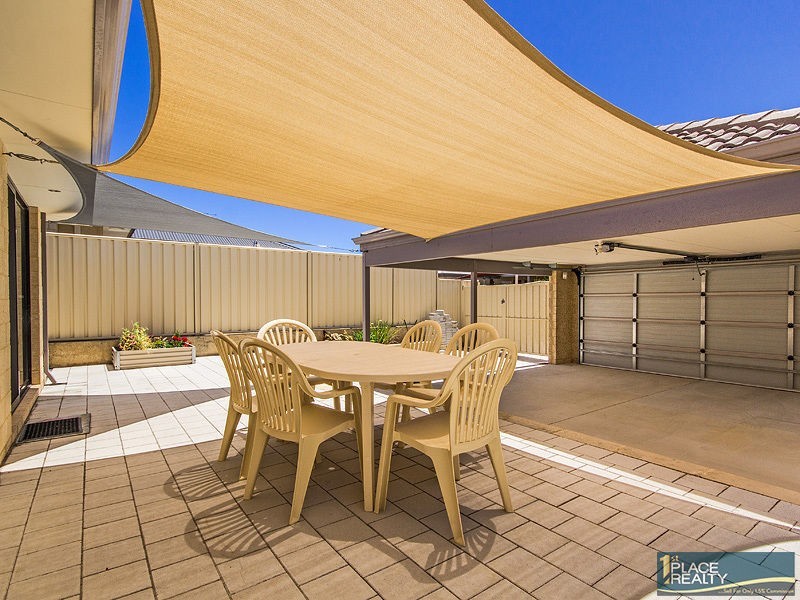 15 Payanna Grange, Lakelands WA 6180