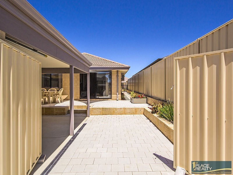 15 Payanna Grange, Lakelands WA 6180