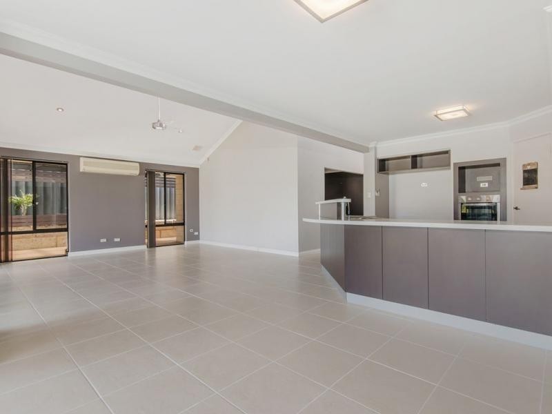 8 Dillon Way, Secret Harbour WA 6173