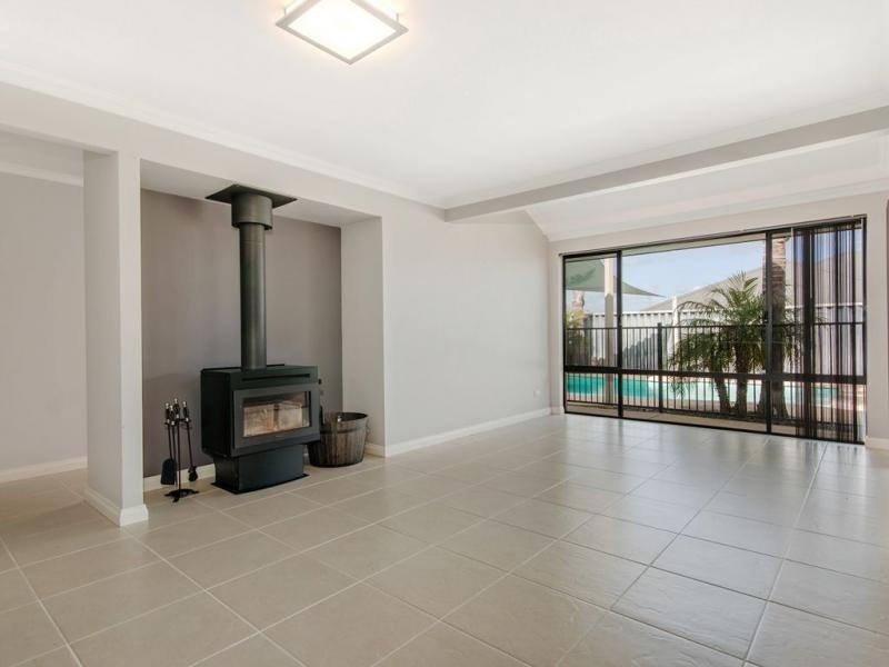 8 Dillon Way, Secret Harbour WA 6173