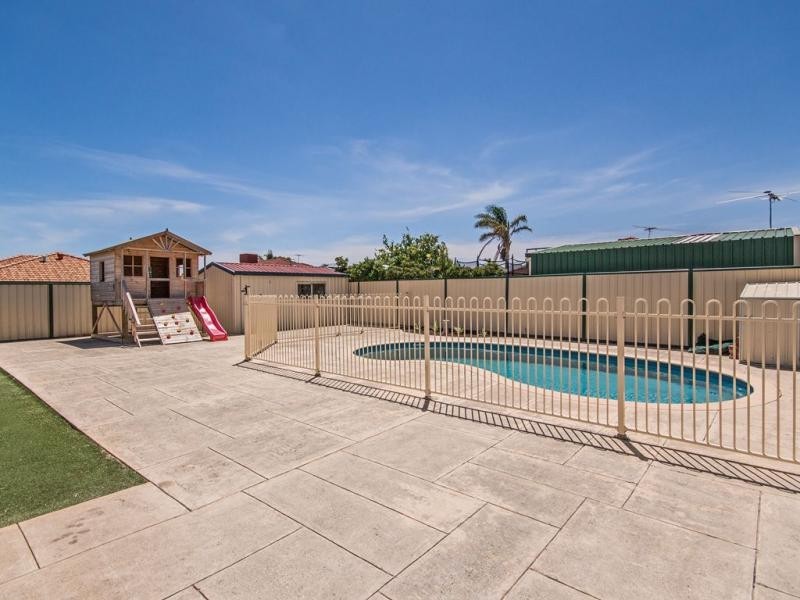 16 Vancouver Circle, Waikiki WA 6169