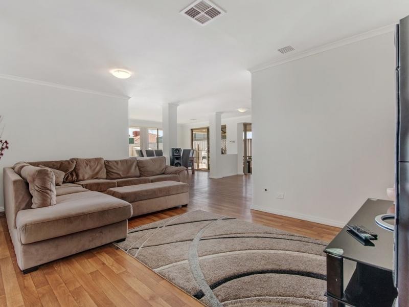 16 Vancouver Circle, Waikiki WA 6169