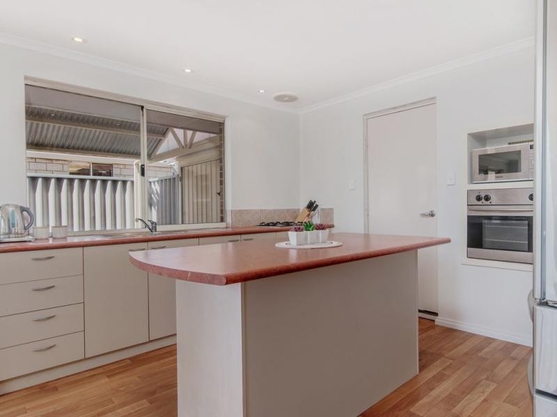 16 Vancouver Circle, Waikiki WA 6169