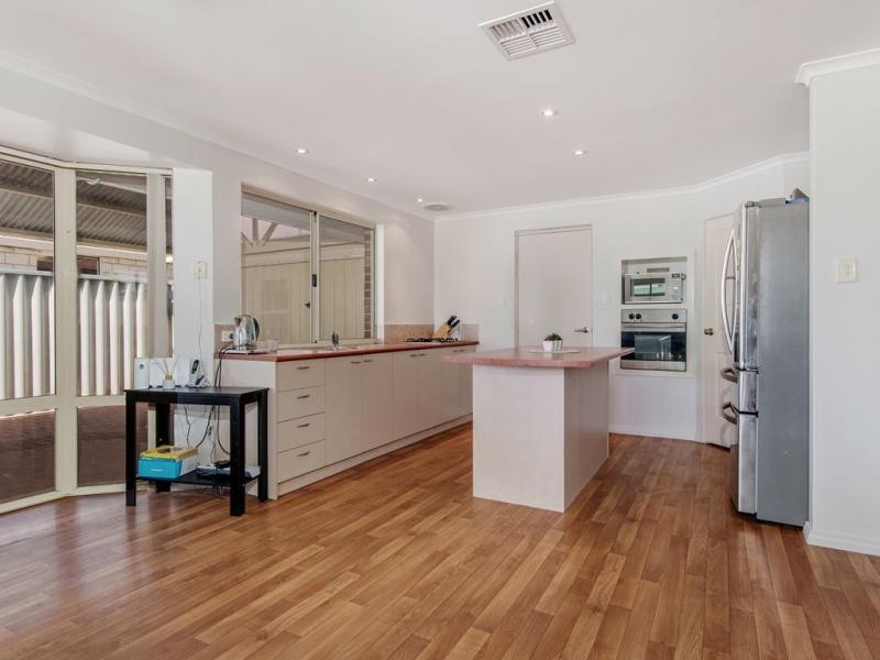 16 Vancouver Circle, Waikiki WA 6169