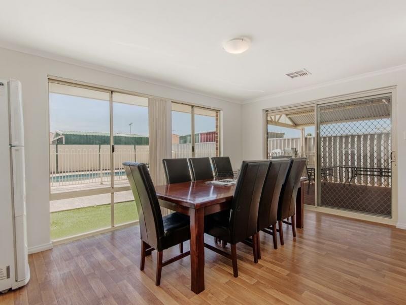 16 Vancouver Circle, Waikiki WA 6169