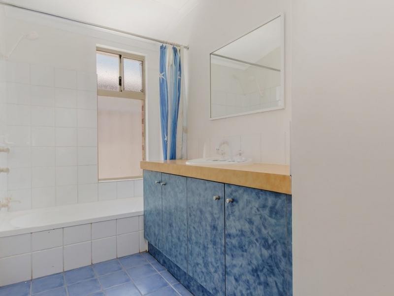 16 Vancouver Circle, Waikiki WA 6169