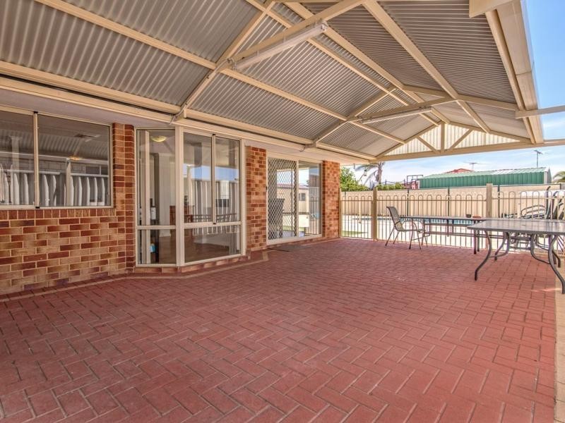 16 Vancouver Circle, Waikiki WA 6169