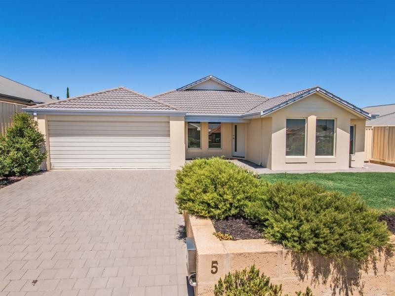 5 Woorabinda Rise, Lakelands WA 6180