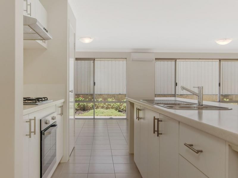 5 Woorabinda Rise, Lakelands WA 6180