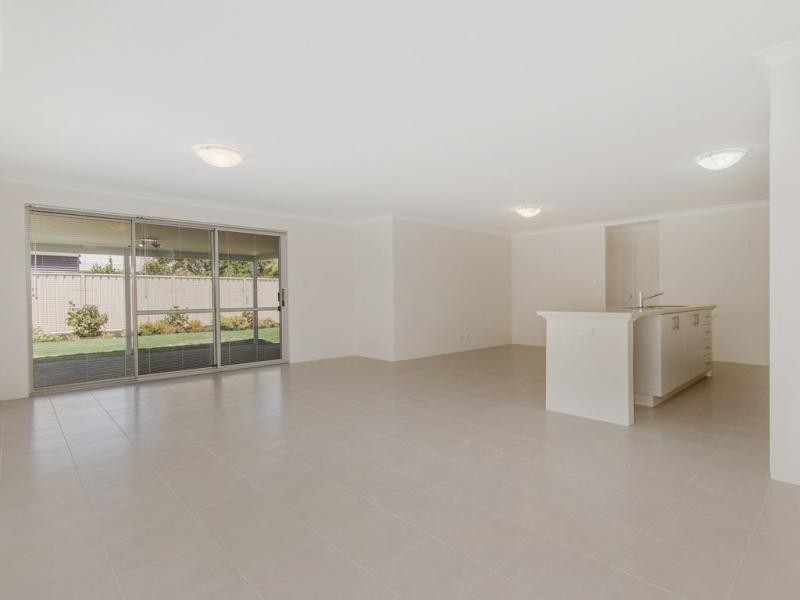 5 Woorabinda Rise, Lakelands WA 6180