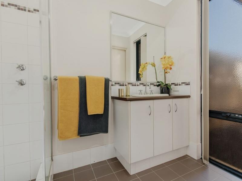 15 Lascelles Circus, Lakelands WA 6180