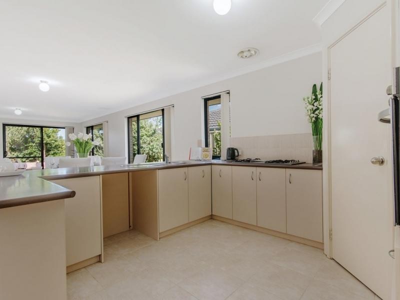 15 Lascelles Circus, Lakelands WA 6180