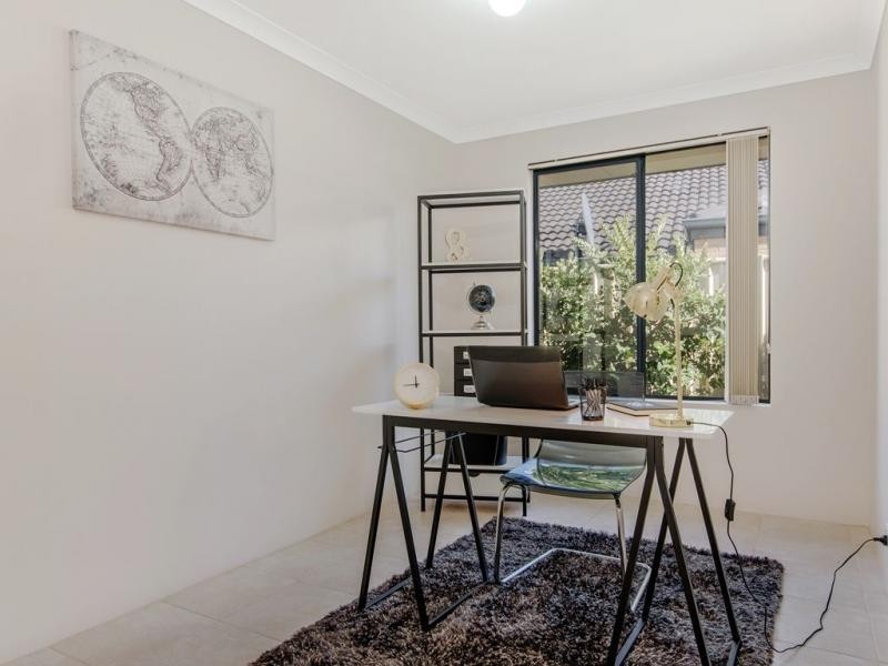 15 Lascelles Circus, Lakelands WA 6180