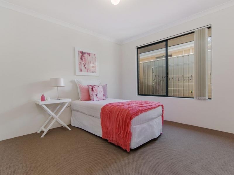 15 Lascelles Circus, Lakelands WA 6180