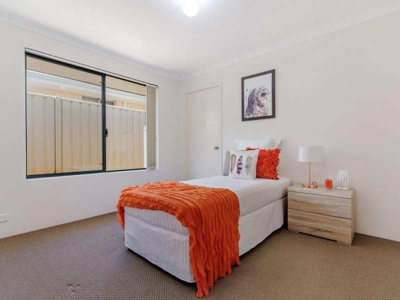 15 Lascelles Circus, Lakelands WA 6180