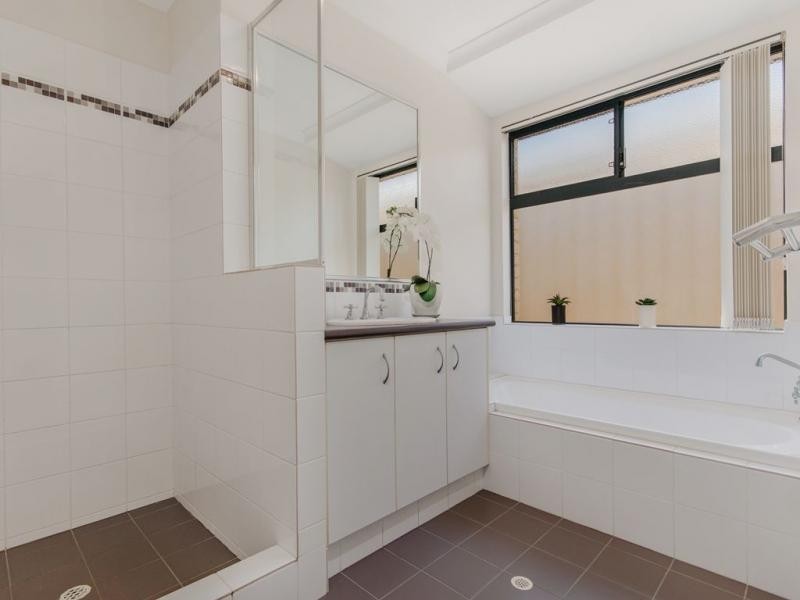 15 Lascelles Circus, Lakelands WA 6180