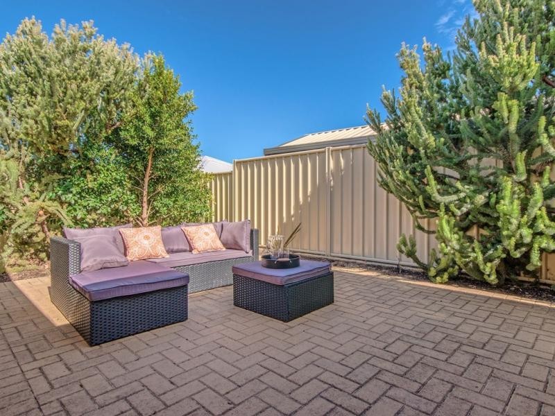 15 Lascelles Circus, Lakelands WA 6180