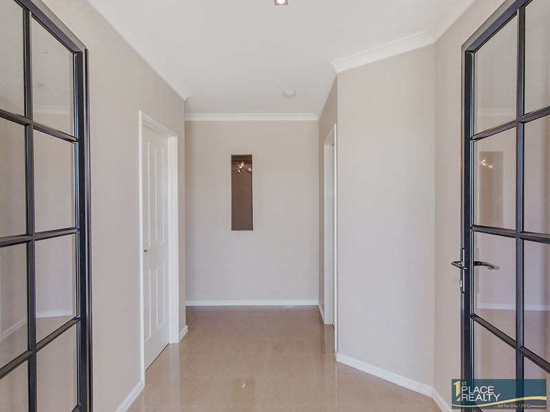 37 Sainte Maxime Avenue, Port Kennedy WA 6172