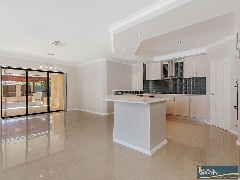 37 Sainte Maxime Avenue, Port Kennedy WA 6172