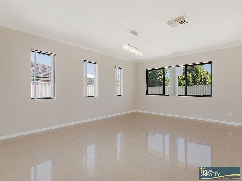 37 Sainte Maxime Avenue, Port Kennedy WA 6172