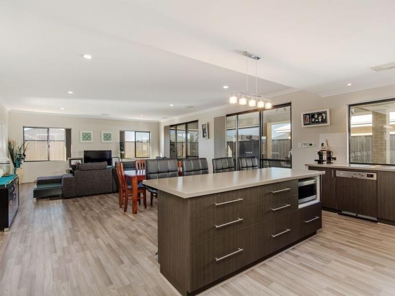 23 Newbridge Street, Meadow Springs WA 6210