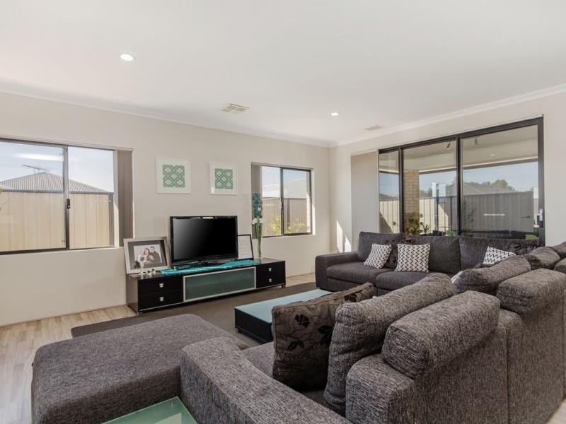 23 Newbridge Street, Meadow Springs WA 6210