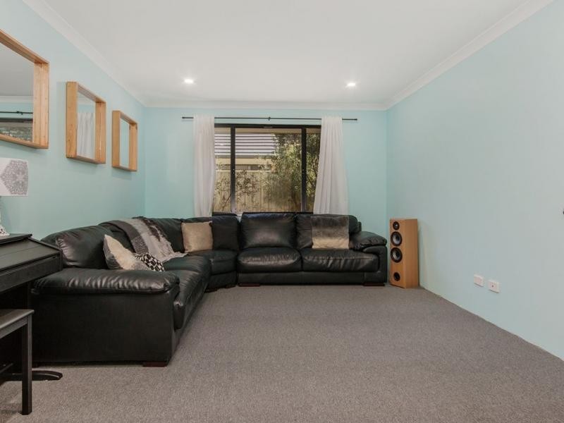 17 Highcliffe Circle, Lakelands WA 6180