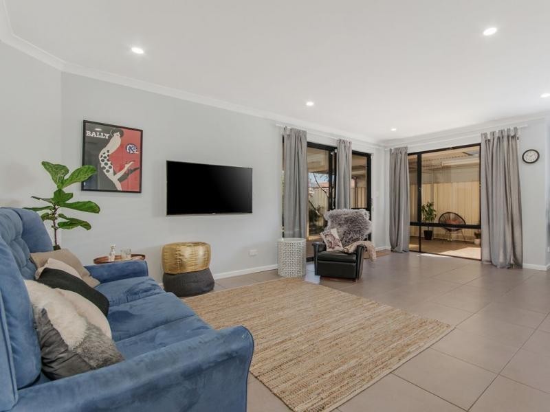 17 Highcliffe Circle, Lakelands WA 6180