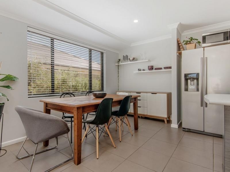 17 Highcliffe Circle, Lakelands WA 6180