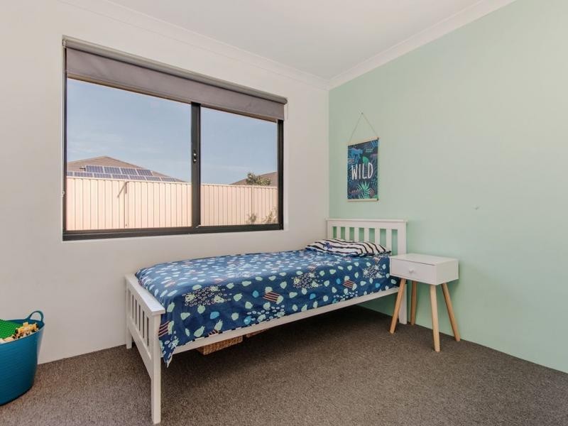 17 Highcliffe Circle, Lakelands WA 6180