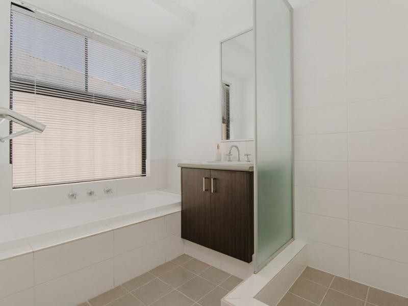 17 Highcliffe Circle, Lakelands WA 6180
