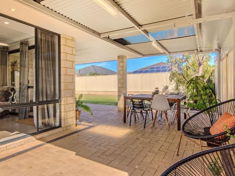 17 Highcliffe Circle, Lakelands WA 6180