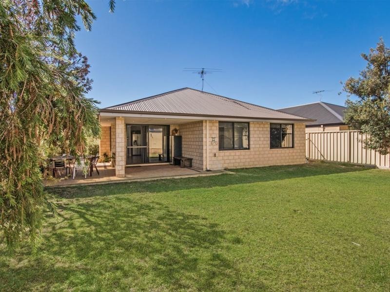 17 Highcliffe Circle, Lakelands WA 6180