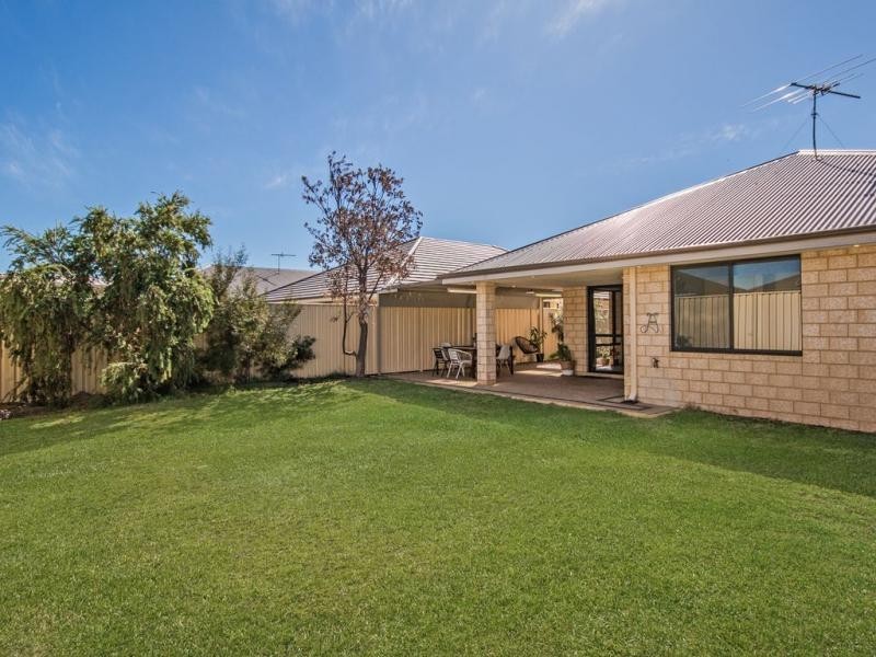 17 Highcliffe Circle, Lakelands WA 6180