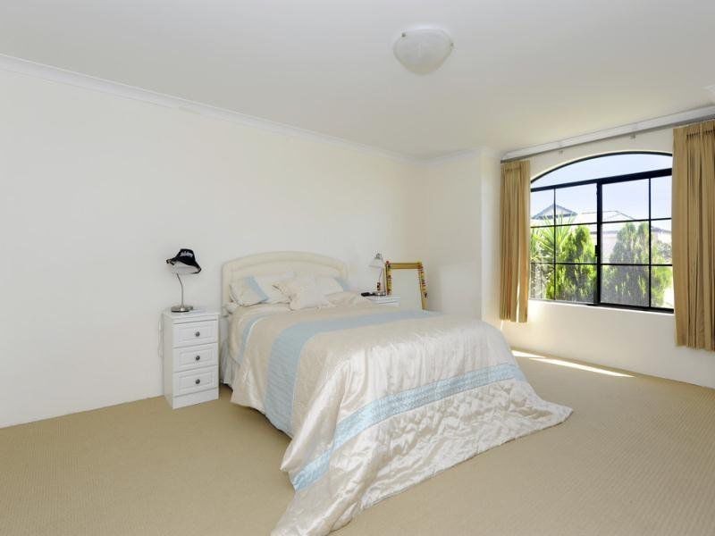 4 Geographe Bay Pass, Secret Harbour WA 6173