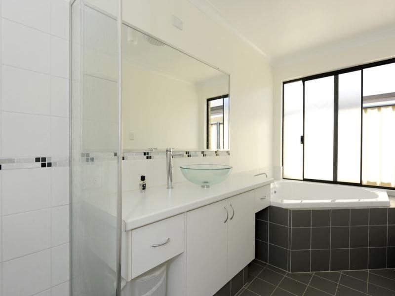 4 Geographe Bay Pass, Secret Harbour WA 6173