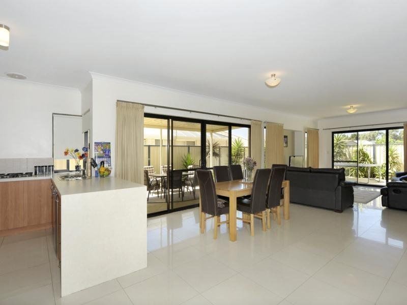 4 Geographe Bay Pass, Secret Harbour WA 6173