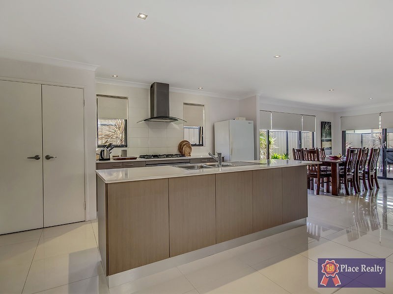 25 Broadstone Vista, Meadow Springs WA 6210