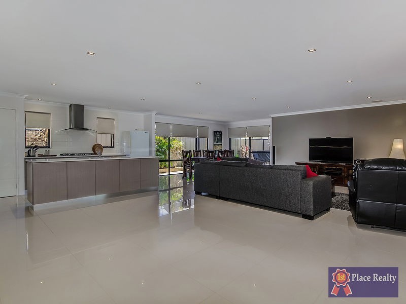 25 Broadstone Vista, Meadow Springs WA 6210