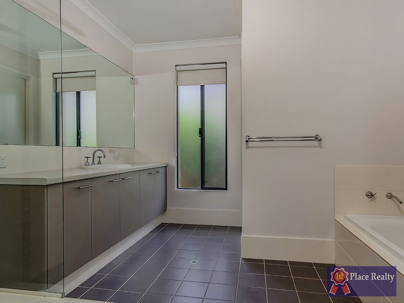 25 Broadstone Vista, Meadow Springs WA 6210