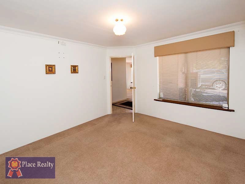 1/2 Nelson Street, Halls Head WA 6210